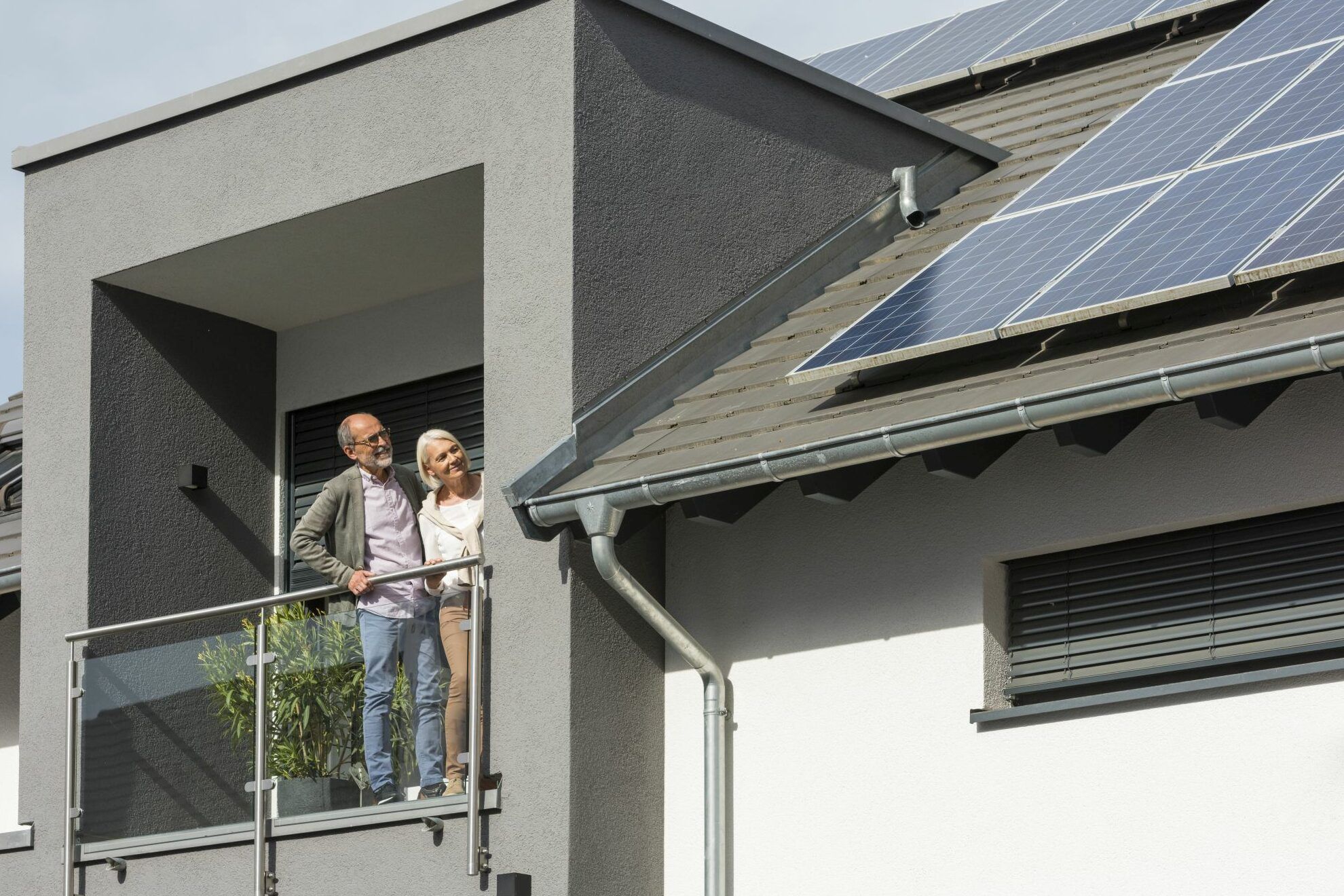 
    
            
                    Ab 1. Januar 2023 greift die Solarpflicht im Südwesten auch für bestehende Gebäude – wenn das Dach grundlegend saniert wird
                
        
